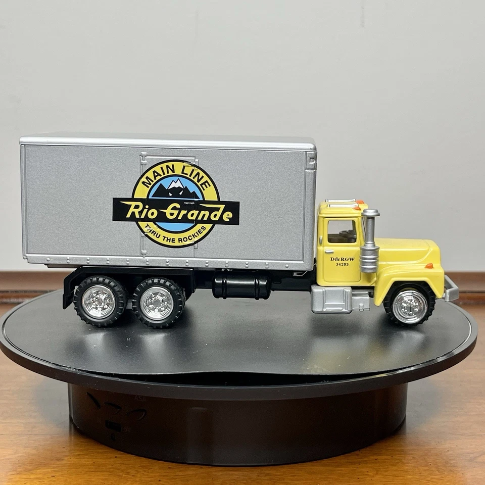 Vintage 1:43 K Line K872-103 Die Cast Main Line Rio Grande Panel Truck 🚚 Silver - Image 2 of 4