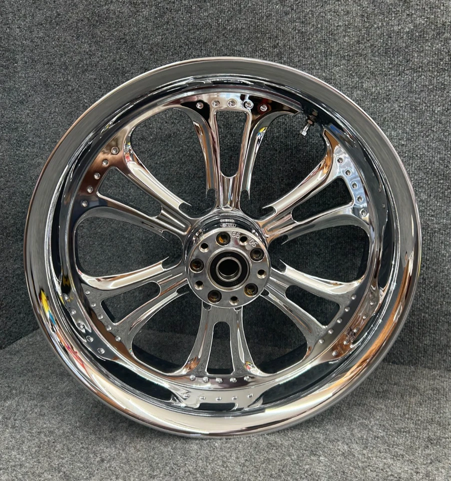 RUEDA TRASERA HARLEY-DAVIDSON DYNA RC COMPONENTES ZAR 18X5,5 Foto 2 de 3