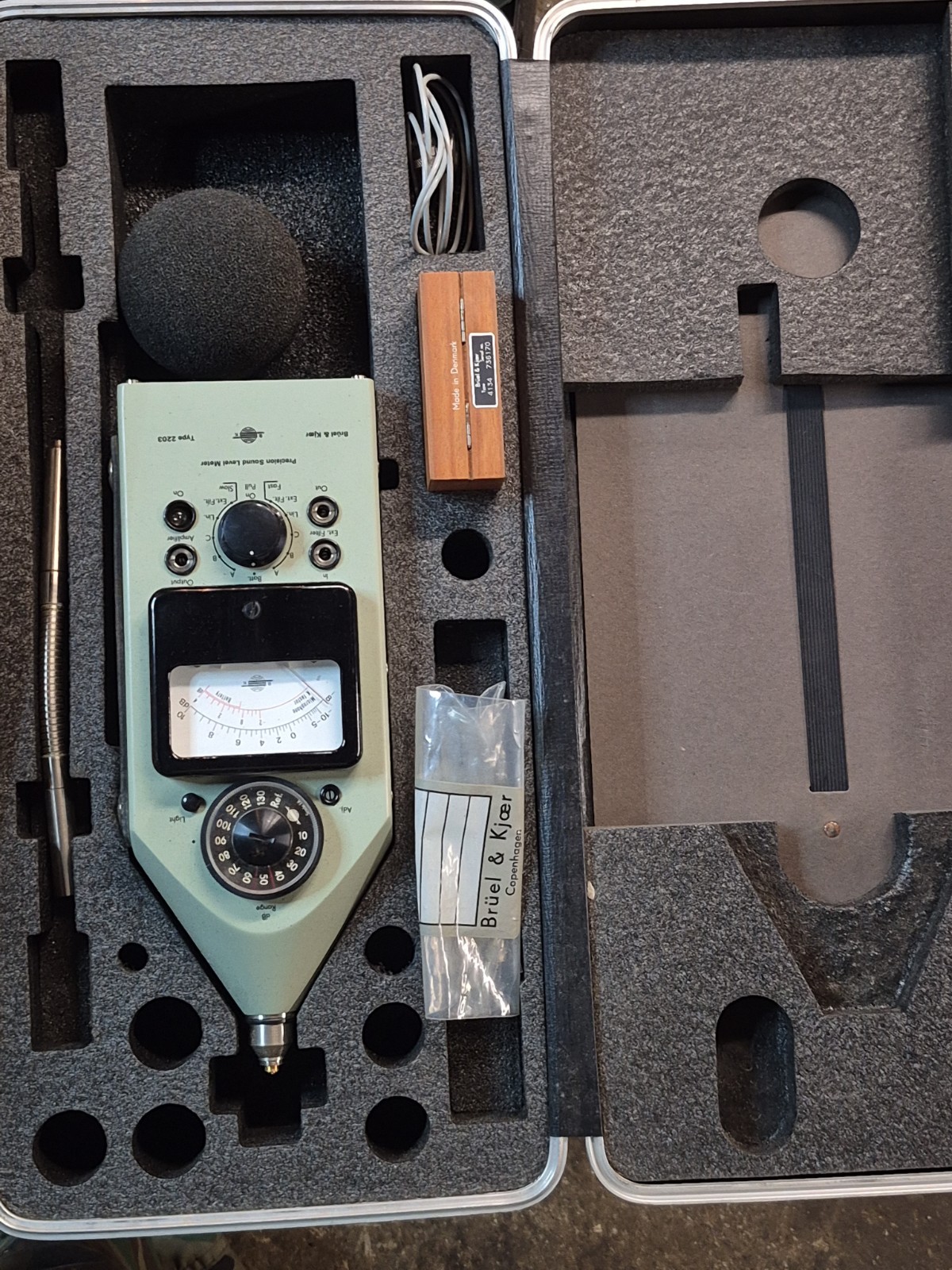 Bruel & Kjaer 2203 Sound Level Meter