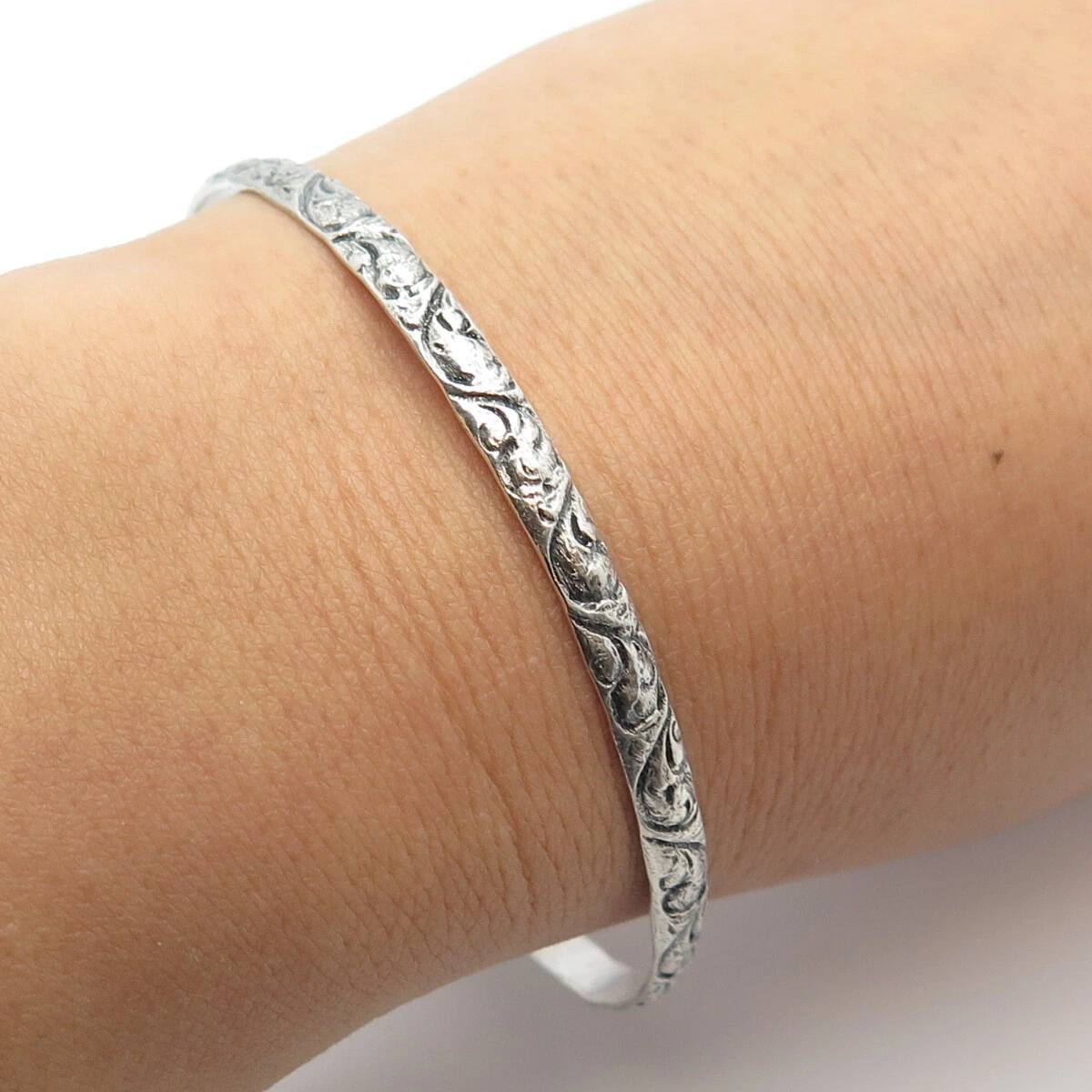 Buy Silver Bangles Online | Latest Designs at Best Price