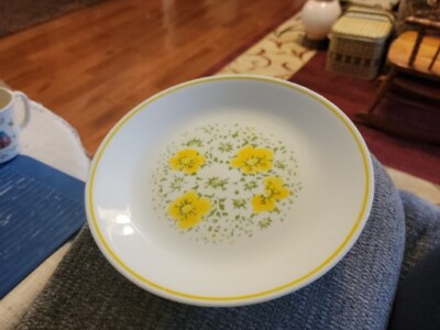 Corelle Yellow Pattern Corelle Lunch Plate- APRIL PATTERN Yellow Floral 8.5