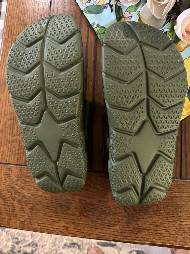Kids Rubber Croc Like Shoes, Army Green, Big Kid Size 5, Approx. 9.4 inches long - Image 3 of 3