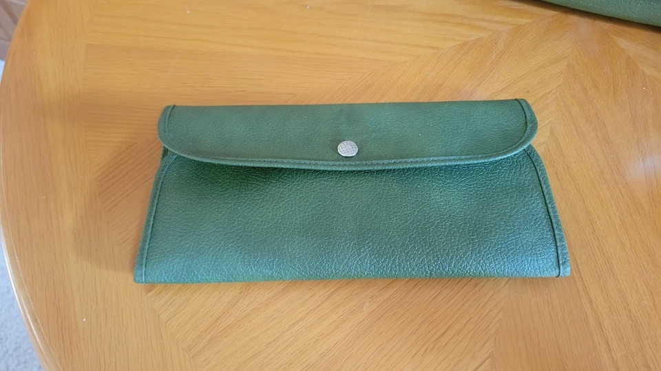 Estuche Tren Tiara American Tourister Verde Aguacate y Espejo y Bandeja de Maquillaje Foto 4 de 4