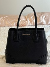 Borsa Michael Kors Small Mercer Gallery in pelle nera con ciottoli necessita di cinturino