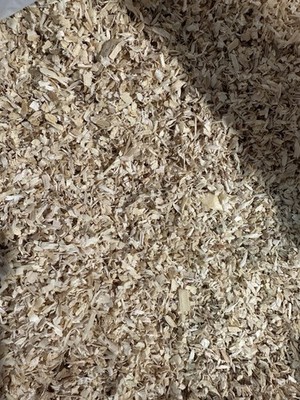 Dry Pine Shavings for pet bedding 8 Lbs