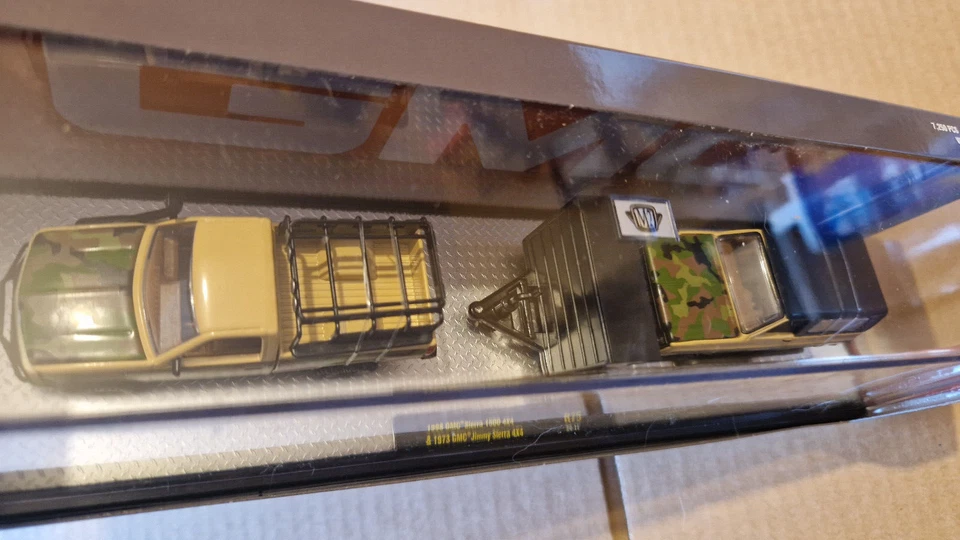 M2 Machines Auto-Haulers Release 75 1998 GMC Sierra 1500 4x4 and 1973 GMC  (C12) - Photo 4/4