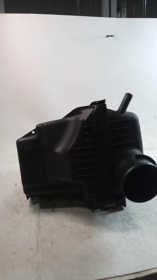 Used Air Cleaner Assembly fits: 2018 Dodge Charger 3.6 Grade A Foto 3 de 4