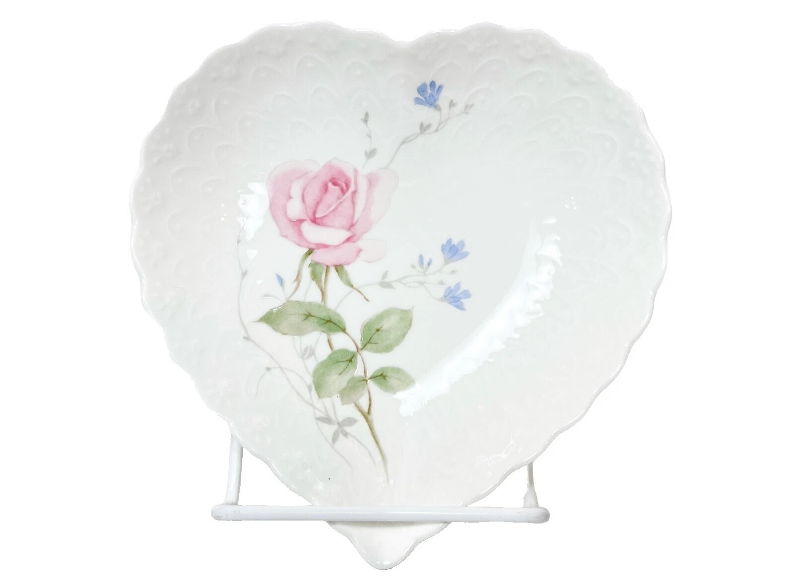 Фарфоровые декоративные тарелки и чаши Mikasa