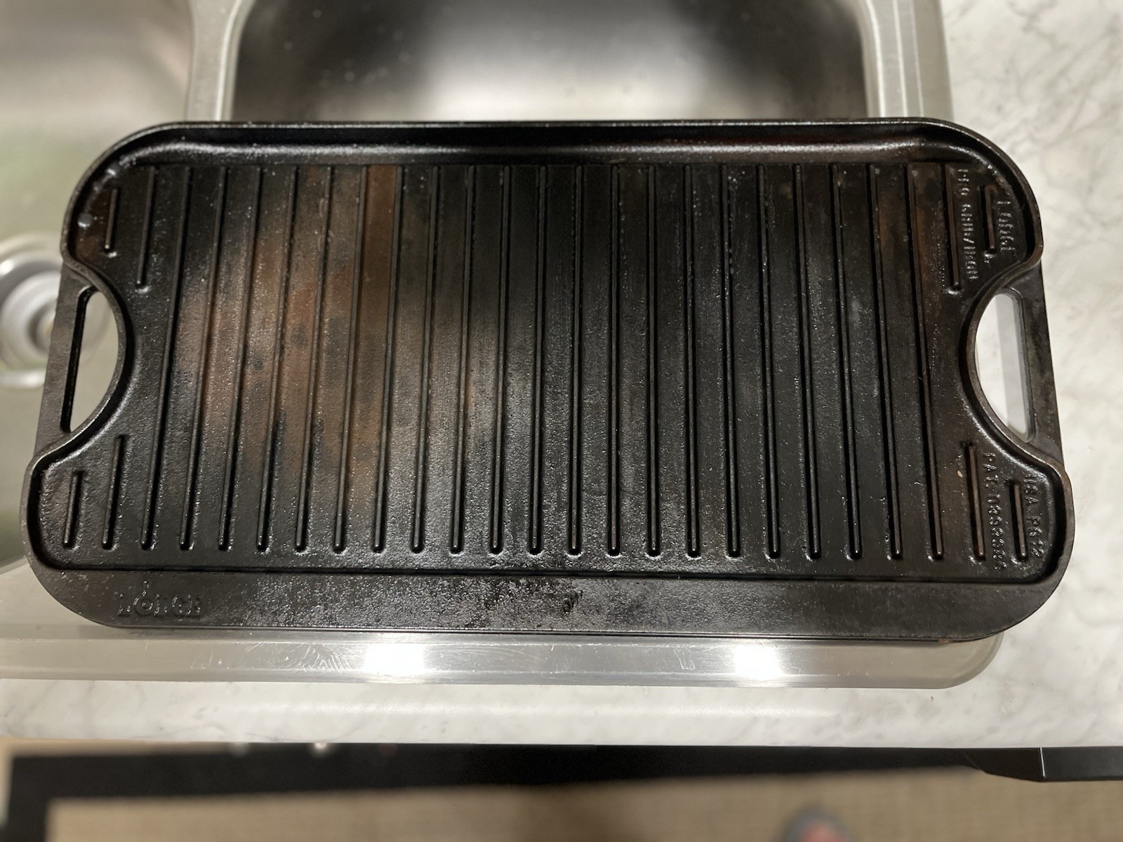 Lodge LPGI3 Cast Iron Reversible Grill and Griddle - Black