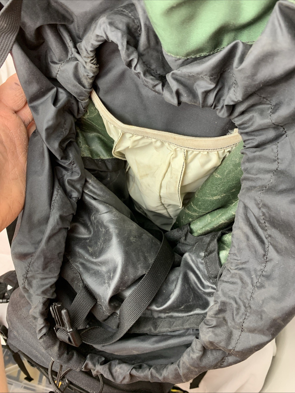 The North Face Stamina GREEN Backpack Men's 70L Internal Frame Hiking Pack