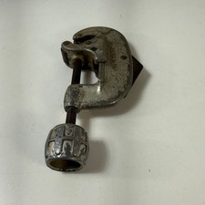 Ridgid Tools No. 20 Heavy Duty  Screw Feed Tubing Cutter For 5/8" - 2 1/8"