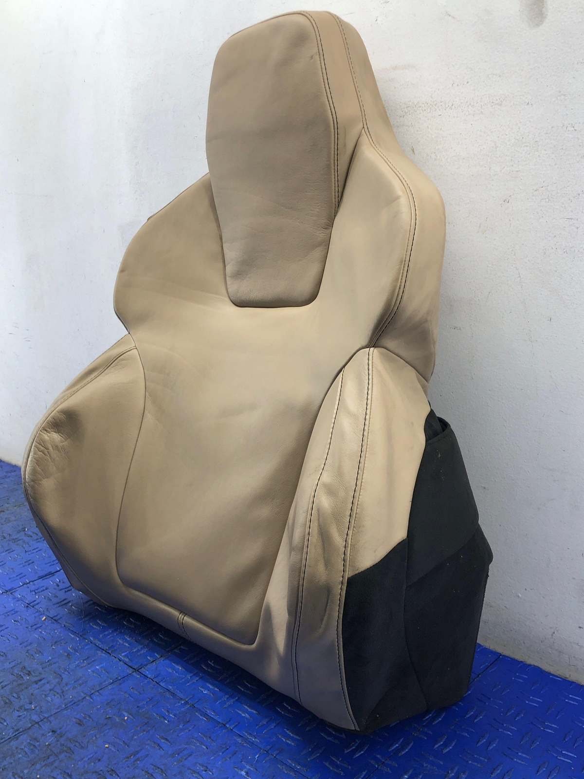 2006-2018 ASTON MARTIN VANTAGE V8 FRONT RIGHT UPPER SEAT CUSHION BEIGE LEATHER