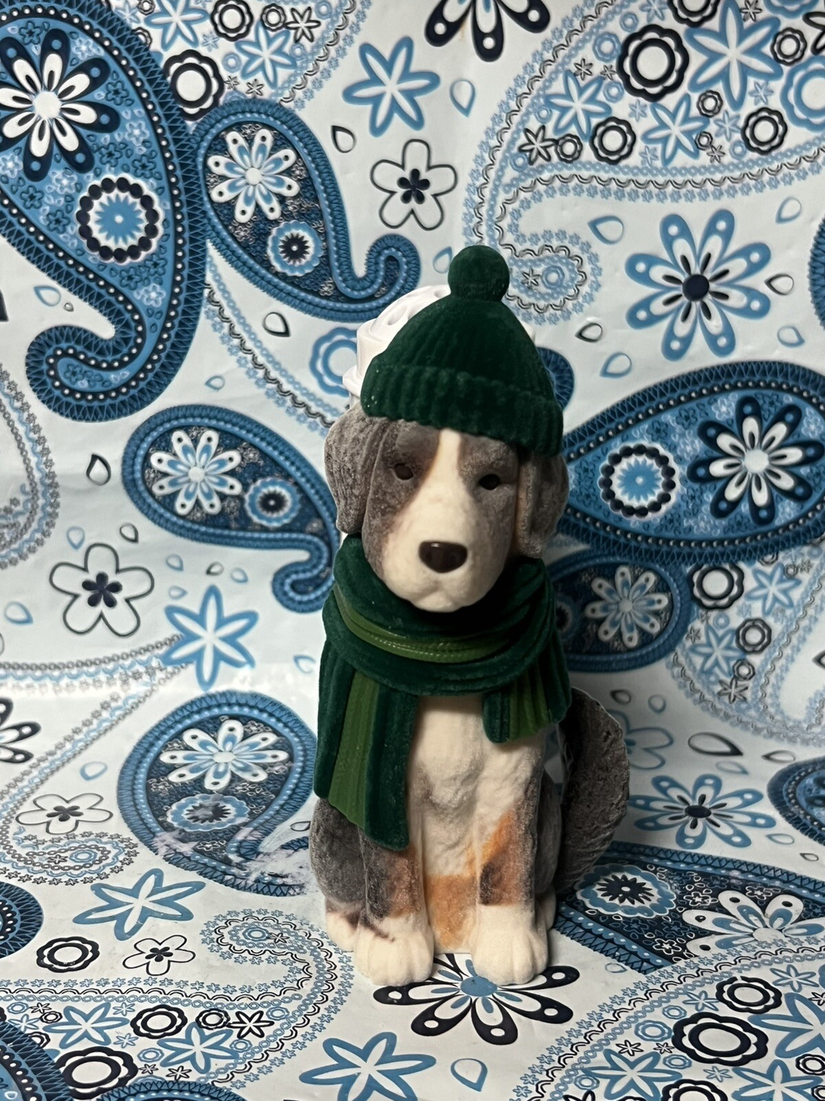 Bath & Body Works Holiday Wallflower Plug In with Festive Dog in Green Scarf & Hat-image