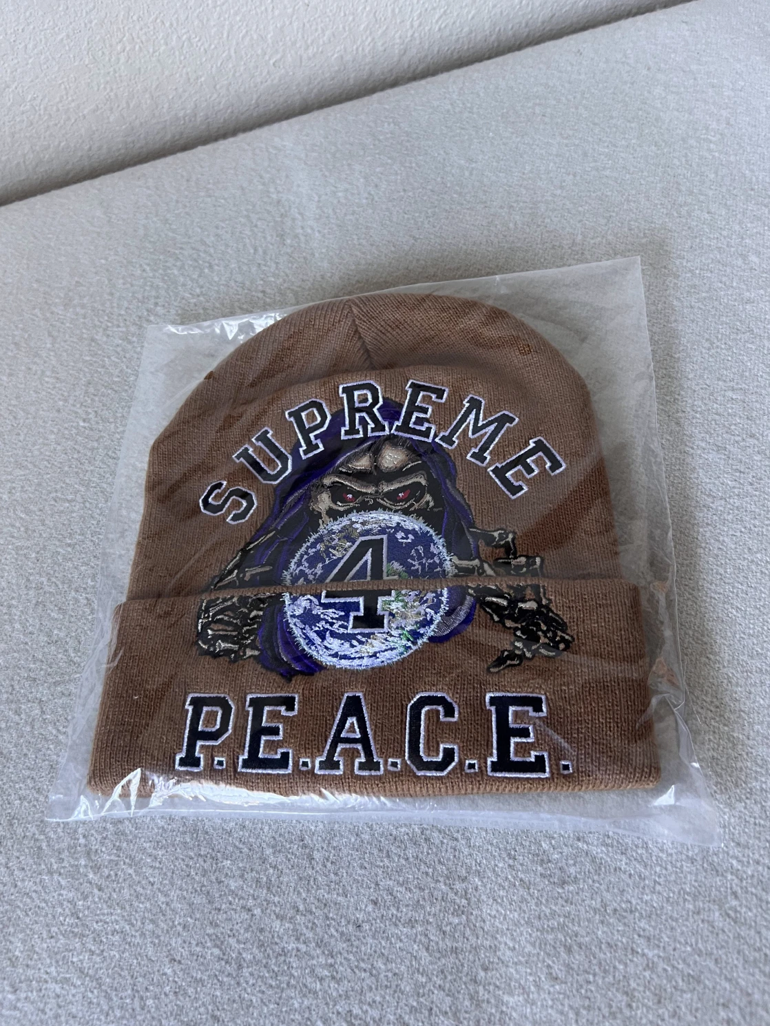 Beanie brodée Supreme Peace   bronzage   NEUF