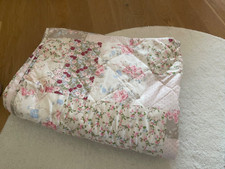 Romantische Patchwork-Decke – Perfekt für gemütliche Abende (2,25m x 1,50m)