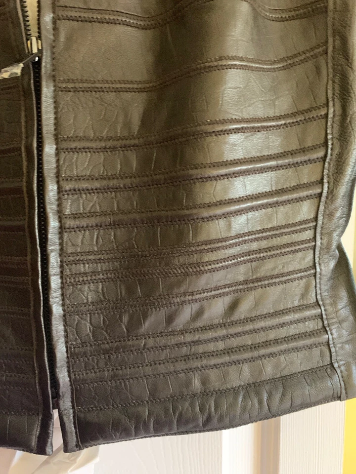 NWT Worth 100% Leather Vest Size 4 Women's Vest Zip Lux Tiny Sleeves $790 Fab - Image 2 of 4