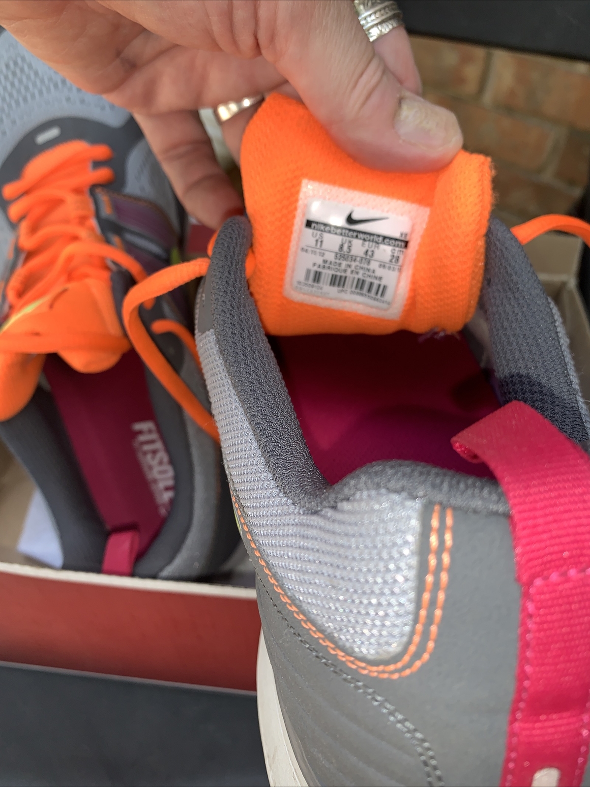 SAOLA Scarpa da corsa NIKE donna running taglia 11 trail 29 fit suola