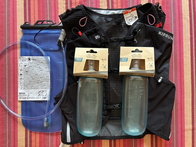 Kiprun 15L Ultra Trail Hydration Vest (2L Bladder) & 2x Kiprun soft flasks 500ml