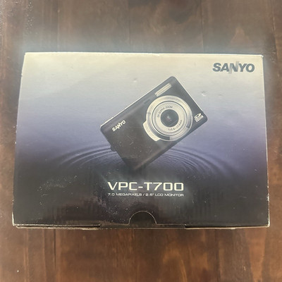 SANYO VPC-T700 Compact Digital Camera 7MP 3x Zoom 2.5'' LCD SDHC USB Black