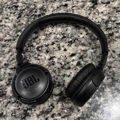JBL Tune 110BT Black On-Ear Headband Headphones Bluetooth USB-C