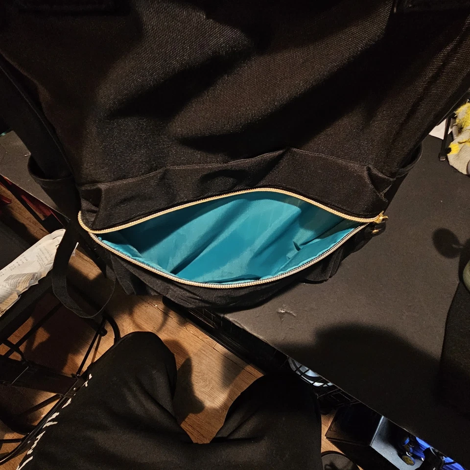 "Mochila para portátil Kroser negra y dorada con puerto de carga USB para portátil de 15,6"" nueva" Foto 4 de 4