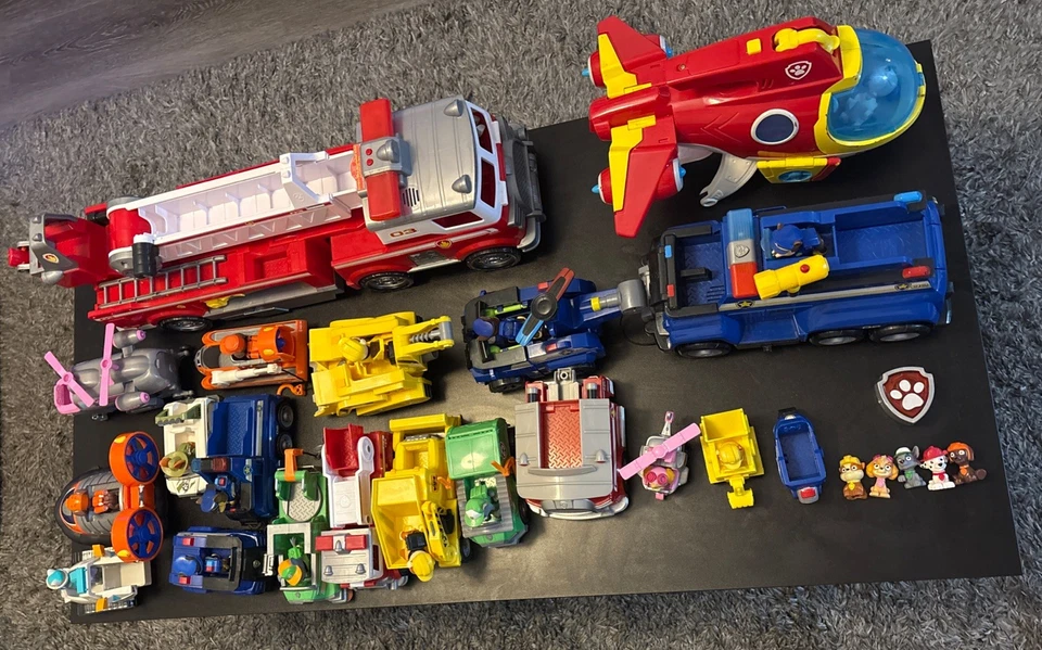 Lote Patrulla Canina con 21 Figuras 20 Vehículos ENORME Lote Gran Camión de Bomberos Submarino Foto 2 de 4