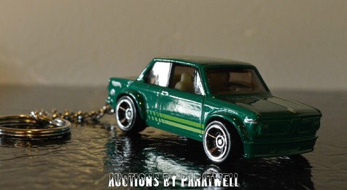 Green Custom '70 '71 '72 '73 BMW 2002 Keychain Key Ring FOB Porte cles Llavero - Picture 3 of 8