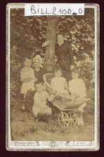 photo cdv famille  TREVOUX les enfants Trévoux dans un landau en osier . 1882