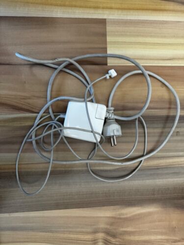 Original Apple 60W MagSafe 1 Power Adapter Netzteil Ladegerät für MacBook u.a. - Bild 1 von 1