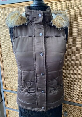 ME JANE BROWN PUFFER VEST REMOVABLE FAUX FUR TRIM HOOD ZIPS AND SNAP SZ MED