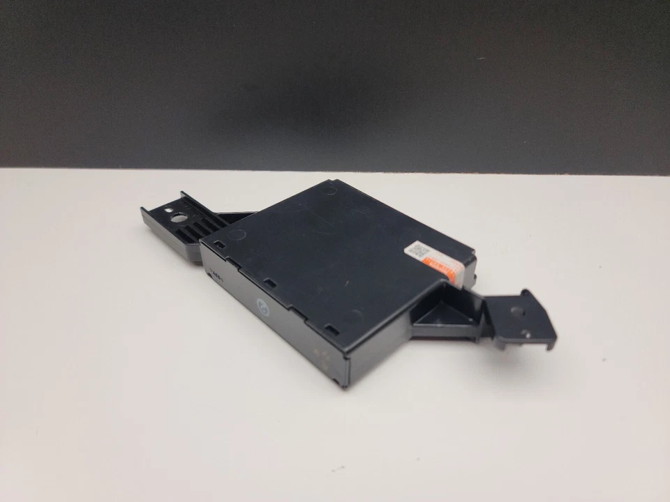 2017 2018 Toyota Sienna Air Conditioner Amplifier Control Module 88650-08210 - Image 4 of 4