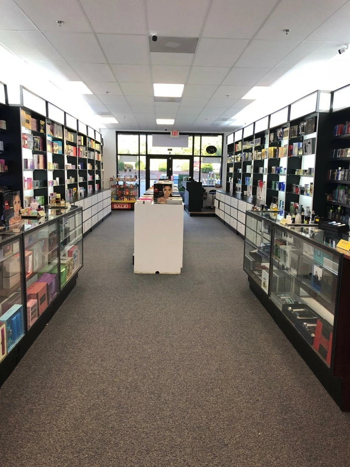 Colônia masculina Scuderia Ferrari Light Essence da Ferrari Eau de Toilette 4,2 oz  - Imagem 3 de 3