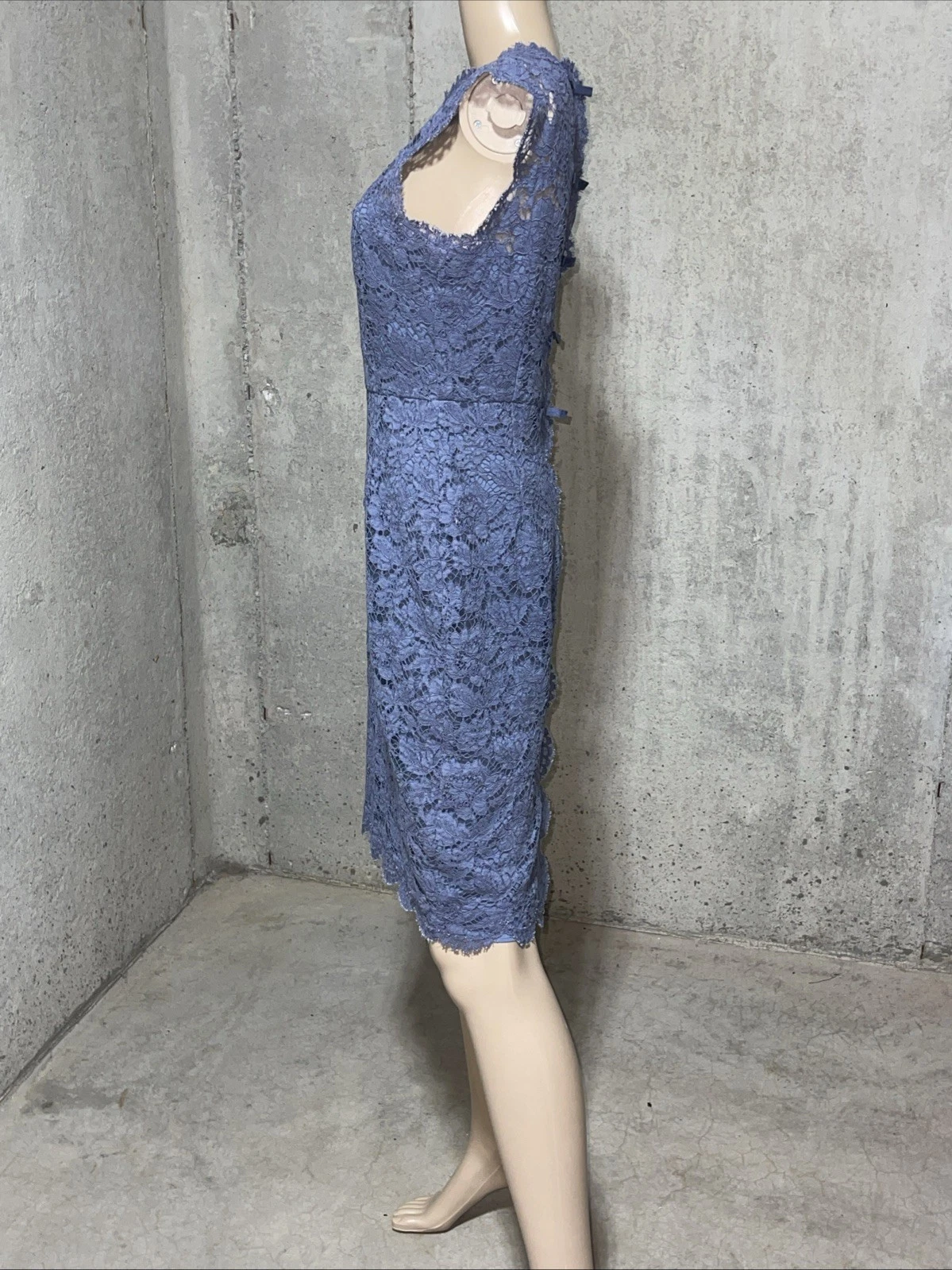 Abito da cocktail Valentino pizzo ricamato fiocco schiena blu polvere US 4 6 IT 42