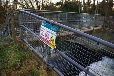 Foto A2 Blunham Wehr und Messstation Sandy\/TL1649 Die Fußgängerbrücke h c2012