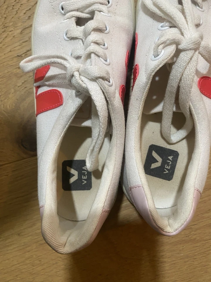 Veja Esplar White Canvas Sneakers with Red and Pink Accents size 39 or US 8 - Image 4 of 4