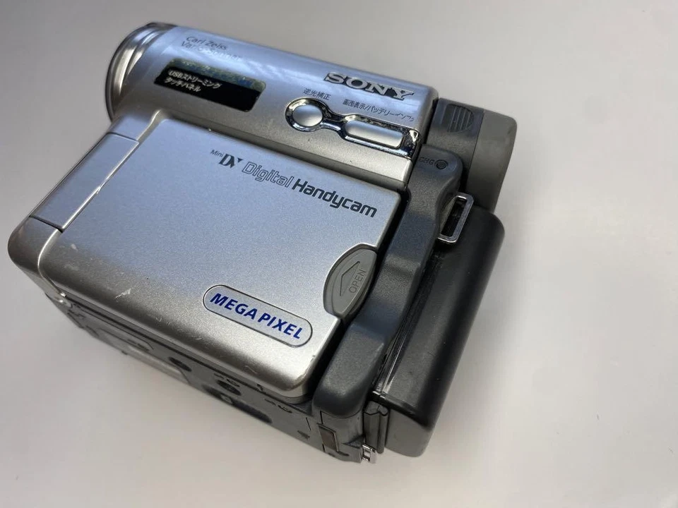 Sony Digital Handycam DCR-TRV33 Carl Zeiss Vario-Sonnar Silver For parts JAPAN - Image 2 of 4