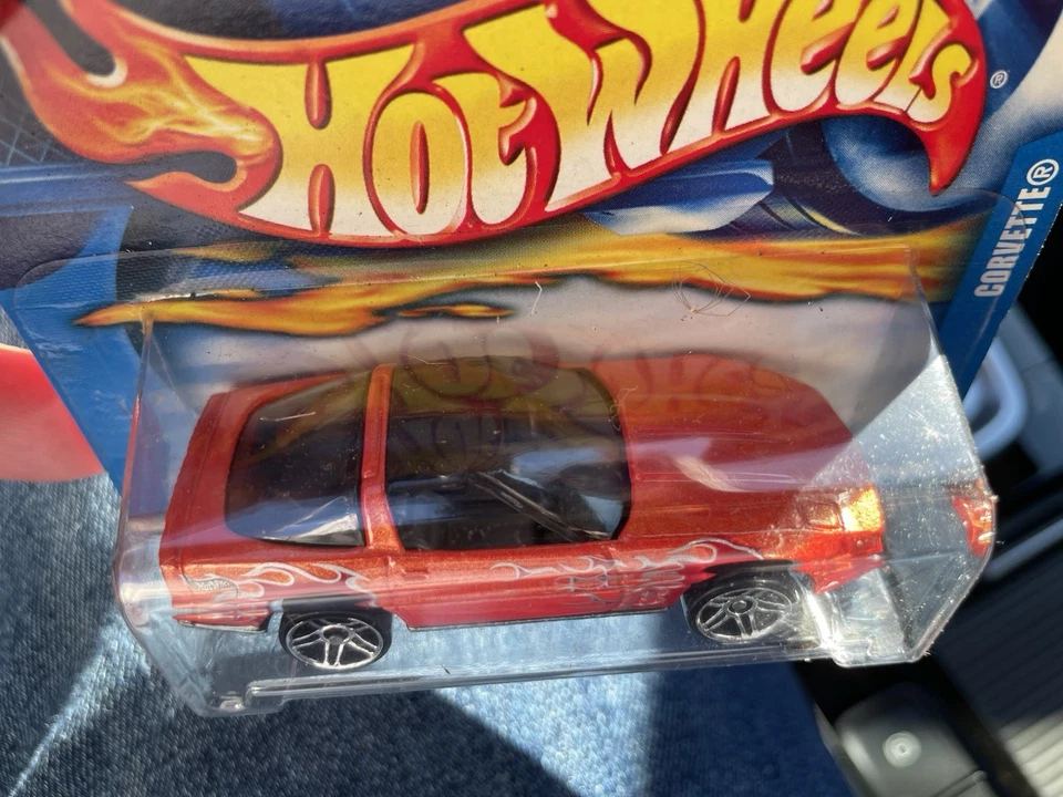 HOT WHEELS 1:64 CHEVROLET CORVETTE C4 nuova - Immagine 2 di 3