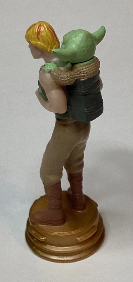 STAR WARS REBEL ALLIANCE LUKE SKYWALKER YODA KNIGHT CHESS PIECE- LUCASFILM LTD. - Image 2 of 4