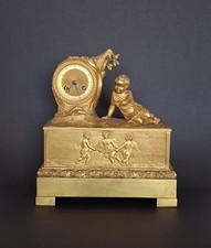 Empire Kaminuhr / Tischuhr – Bronze, vergoldet 19. Jahrhundert