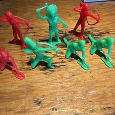 Lot Of 7 Tim Mee Vintage Western Indians Native American Warriors Toy Figures