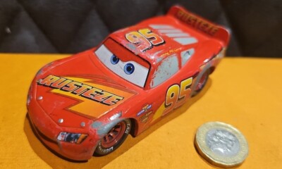 Rusteze Racing Center Lightning McQueen Disney Pixar Diecast Metal