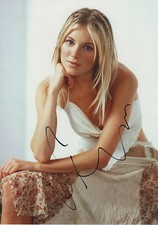 Sienna Miller Autogramm signed 20x30 cm Bild