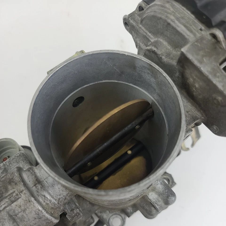 Conjunto de válvula de carrocería de acelerador de tracción Lexus LS400 1997 8963250020 OEM Foto 4 de 4