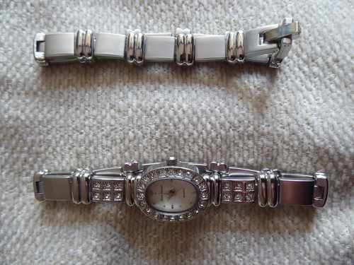 VINTAGE GINO MILANO LADIES QUARTZ WATCH & BRACELET SET ( Stainless steel)