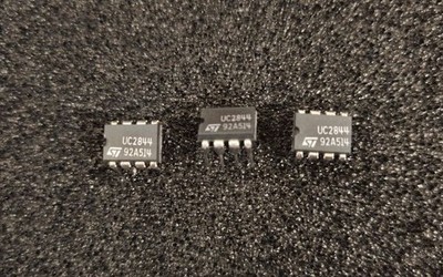 5 Stück/pcs. UC2844N (UC2844) - STMicroelectronics - DIP8 - PWM Controller