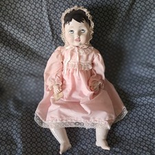 Grande e bellissima bambola in porcellana, testa, gambe e braccia. Elegante