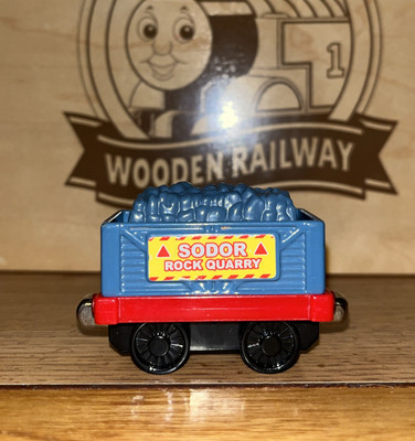 ROCK QUARRY ! THOMAS FRIENDS TRAIN TAKE Along N Play DIECAST 2009 BLUE COAL