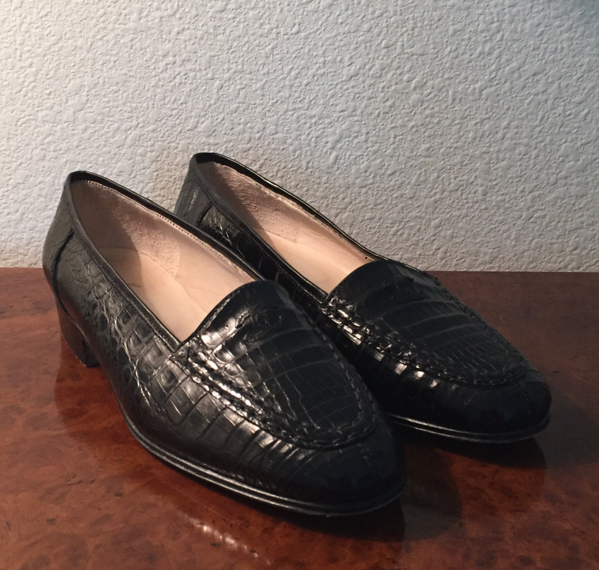CHANEL Black Crocodile Loafer with CC Logo SZ 5 | eBay