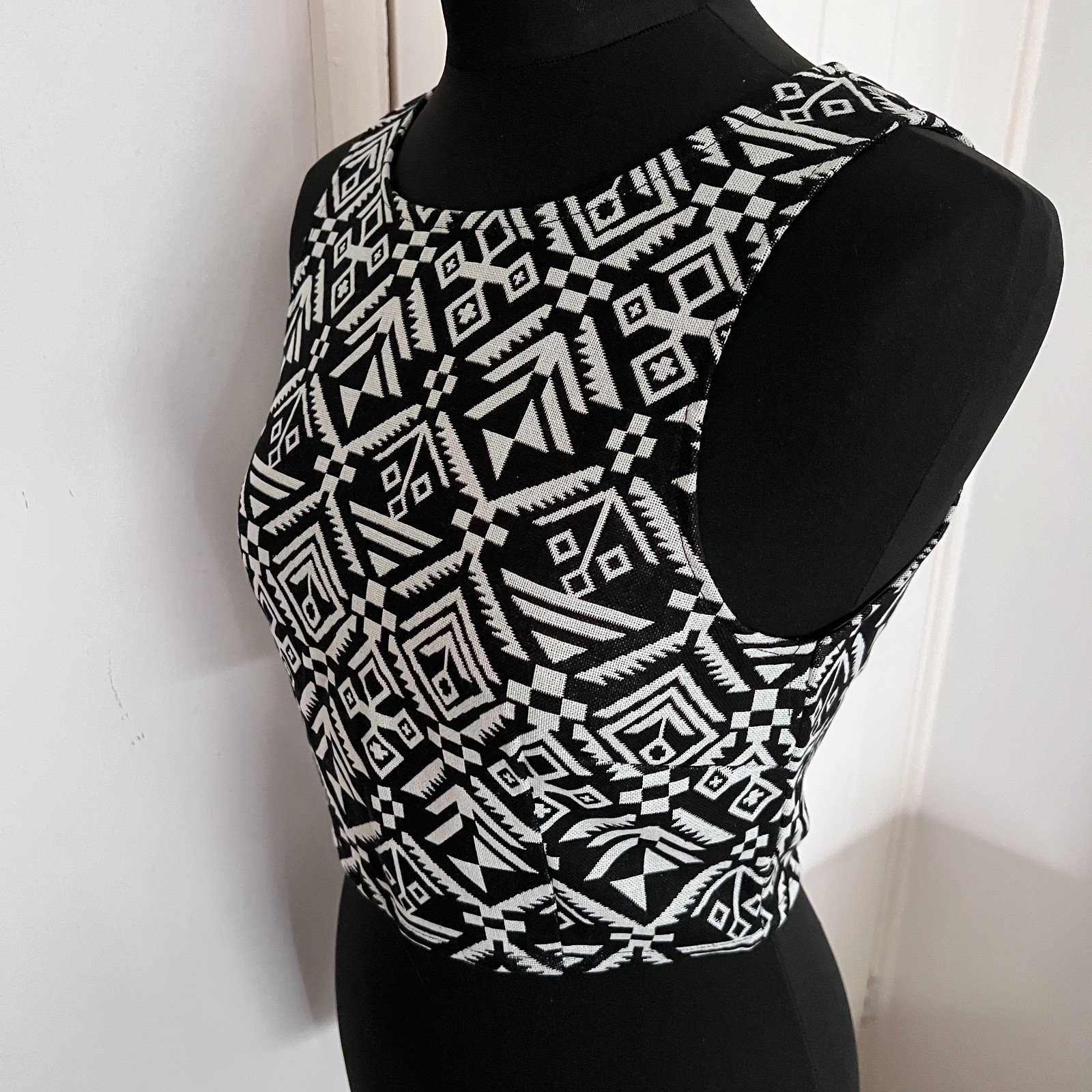 H&M Divided Black and White Aztec Crop Top in UK 8-12 *bnwt* vintage y2k