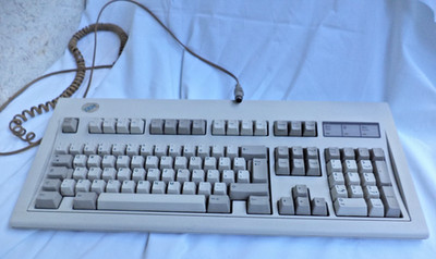 MECHANISCHE COMPUTERTASTATUR. IBM 71G4630 von 1995.Vintage 80/90er Jahre.